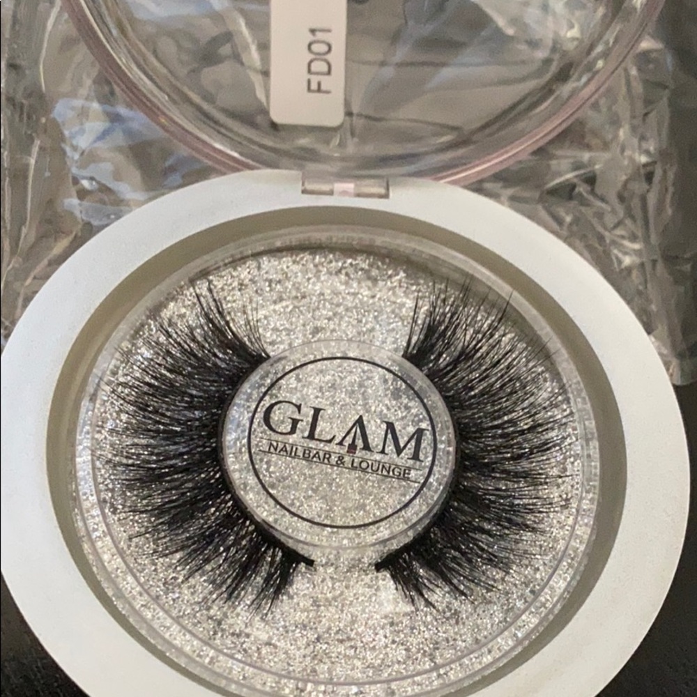 Eyelash extensions - Picture 2 of 6